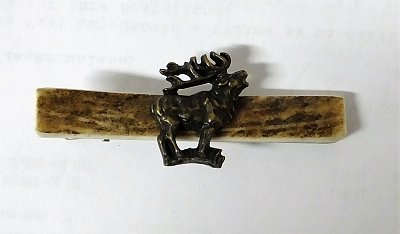Spona na kravatu ZUBÍČEK parohová - motiv jelen postava 